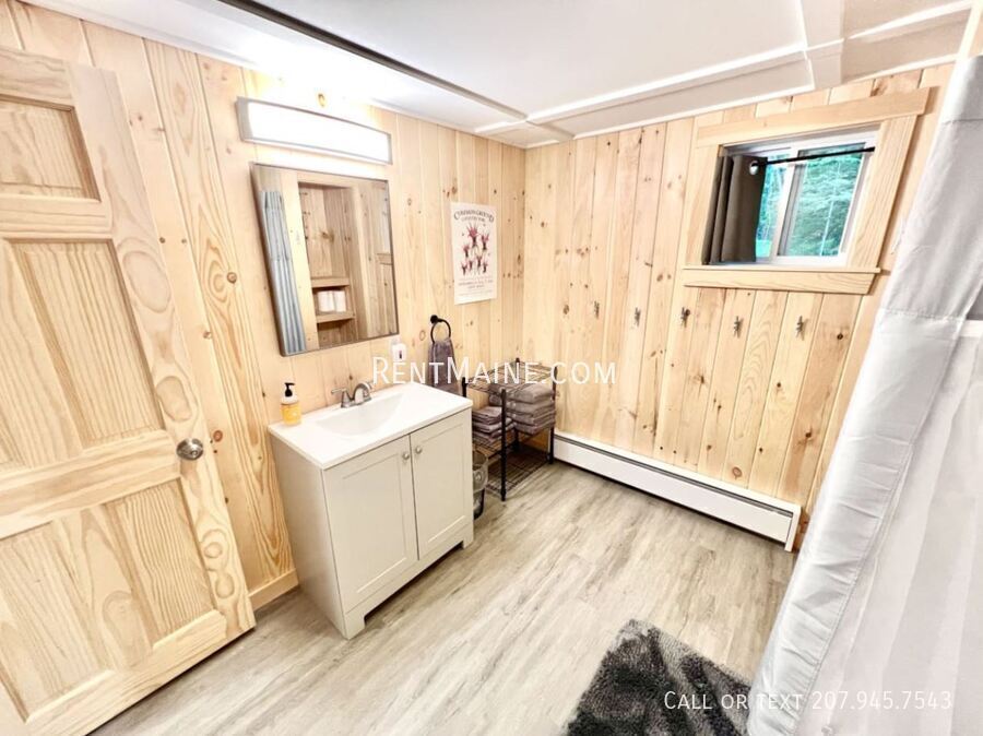 Building Photo - 8 Sand Beach Ln