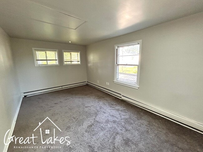 Building Photo - Beautiful 2 Bedroom 1 Bathroom now availab...
