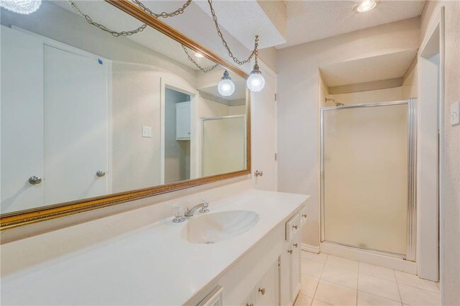 Building Photo - 1108 N Park Dr
