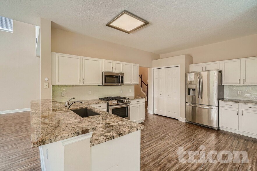 Building Photo - 6251 Blue Runner Ct