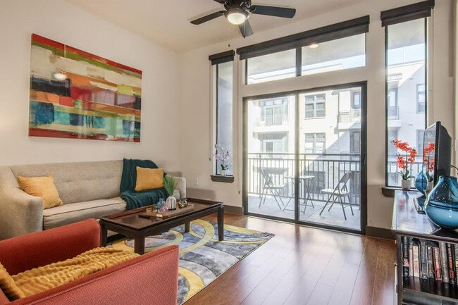 Primary Photo - 5351 W Alabama St