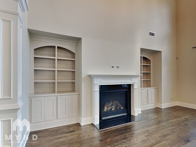 Building Photo - 2995 Manorview Ln