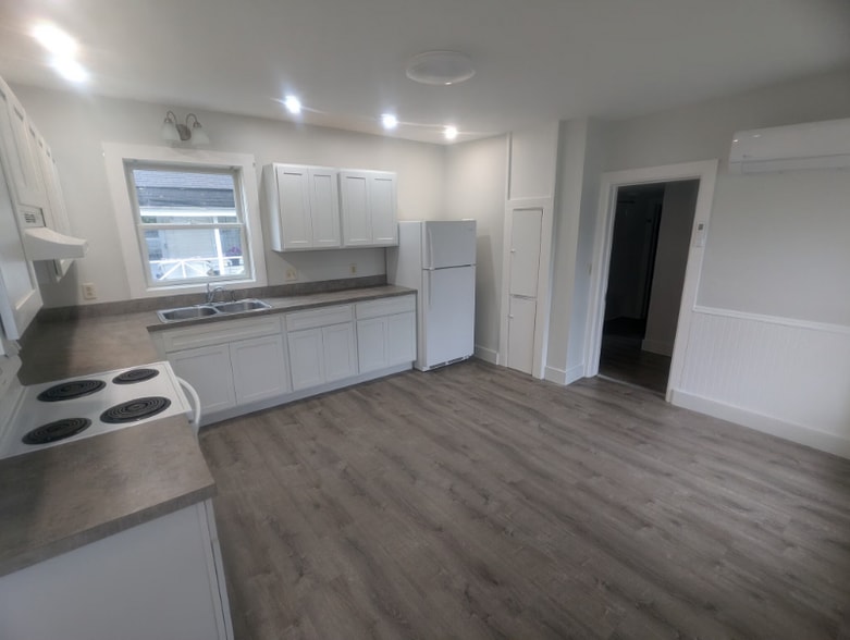 Building Photo - 201 Division St