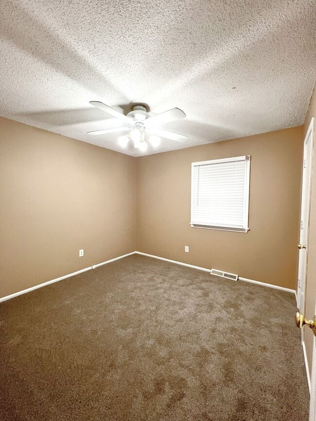 Building Photo - SEE IT NOW:Bright 3-Bed Home with Spacious Layout & Natural Light!