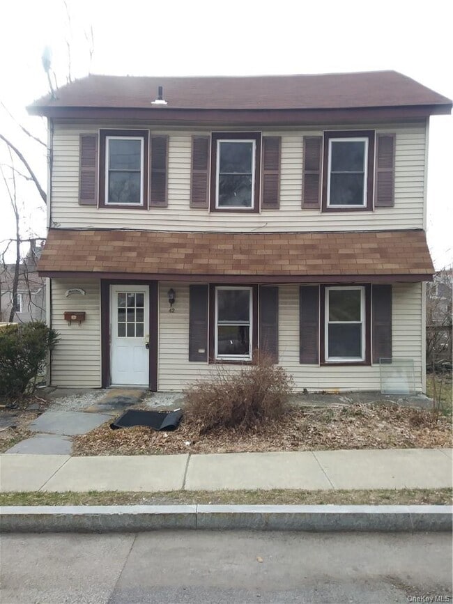 Primary Photo - 42 Maple St