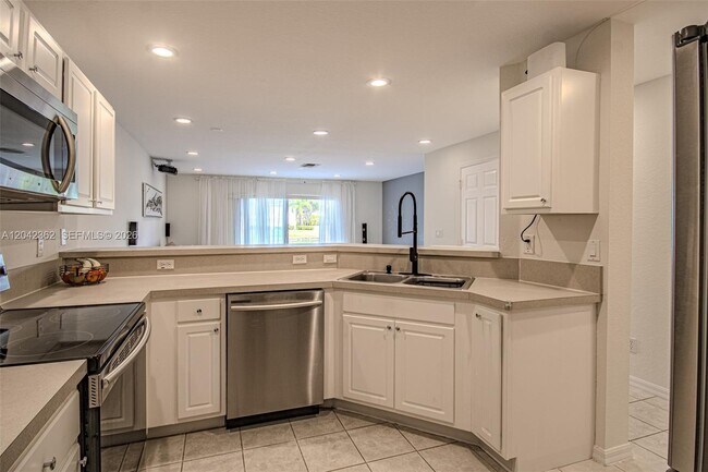 Building Photo - 16171 Sierra Palms Dr