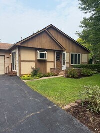 Building Photo - 1811 Hazelwood Dr