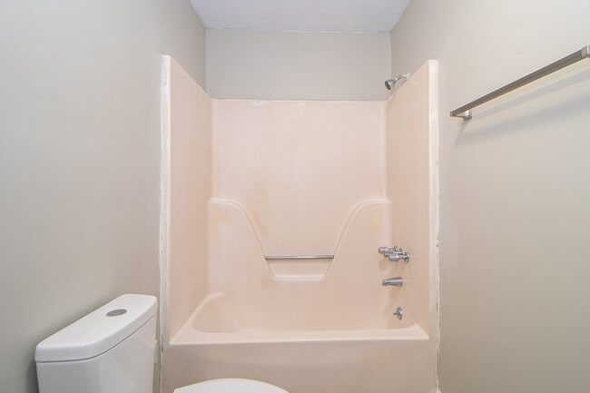 Building Photo - 404 -07 Thompsonville Lane