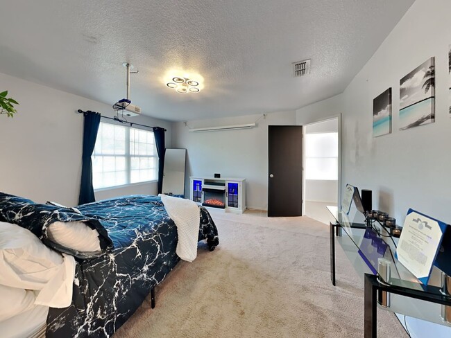 Building Photo - $500 off FIRST FULL MONTH RENT WITH MOVE I...