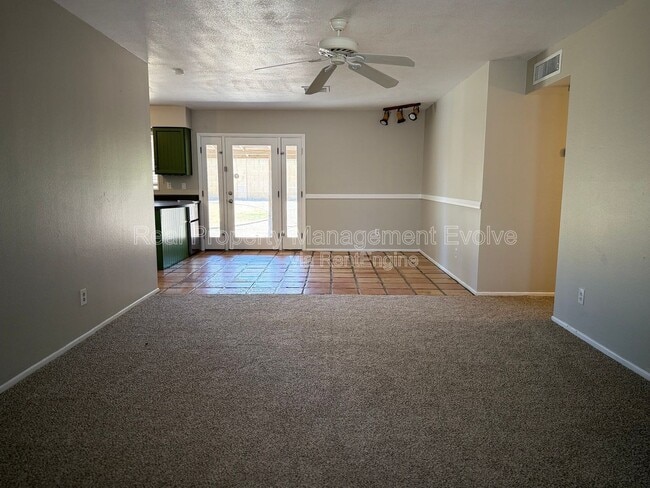 Building Photo - 2401 W Fremont Dr