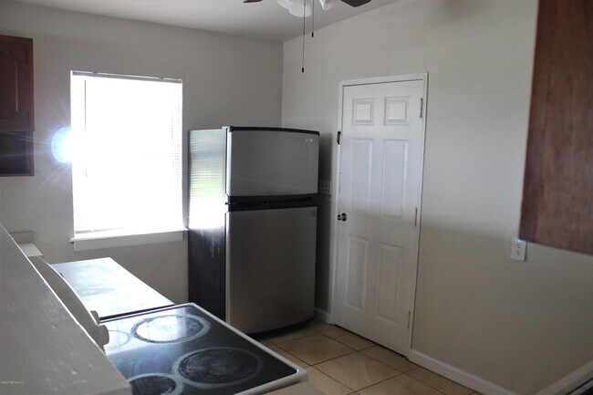 Building Photo - 6317 Delacy Rd