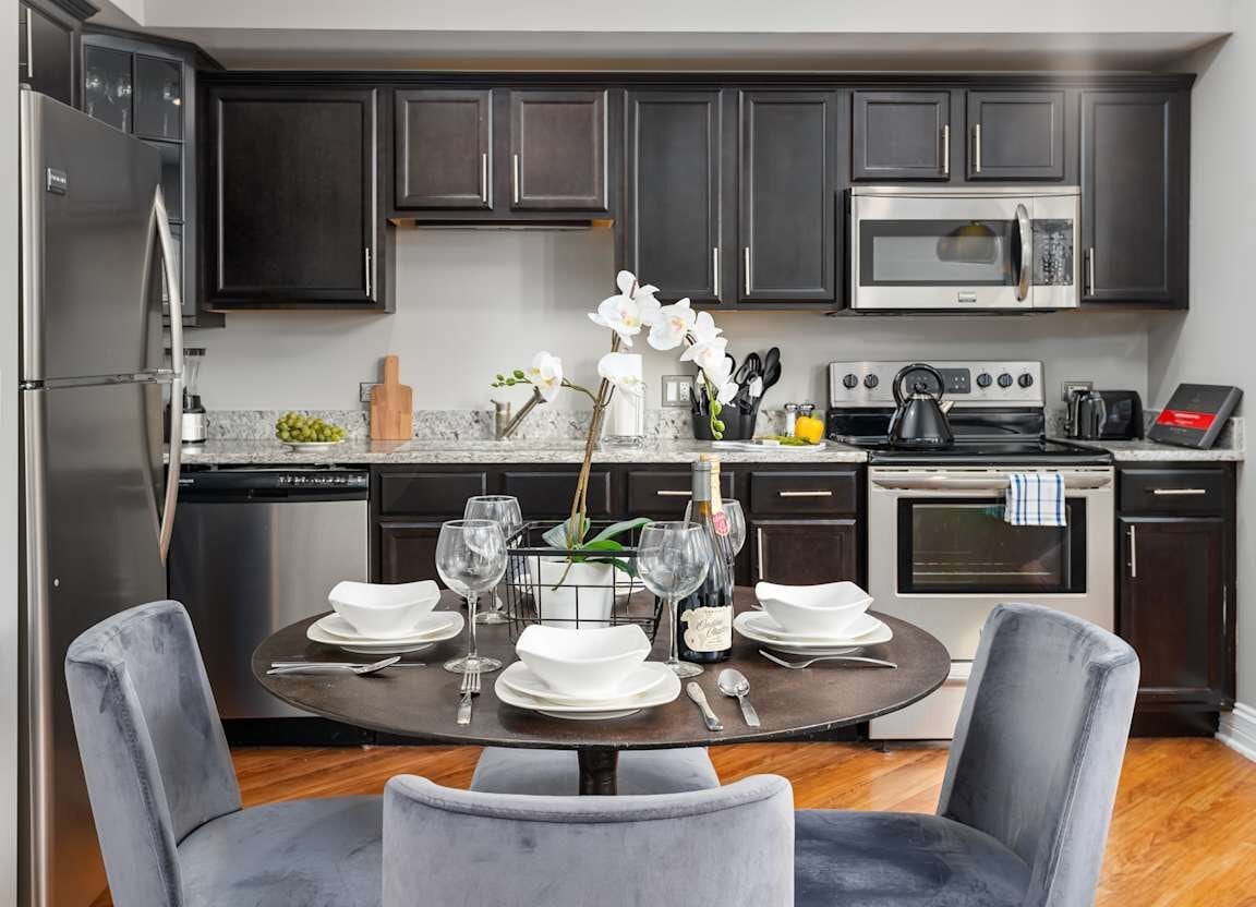 Building Photo - 5000 N Sheridan Rd