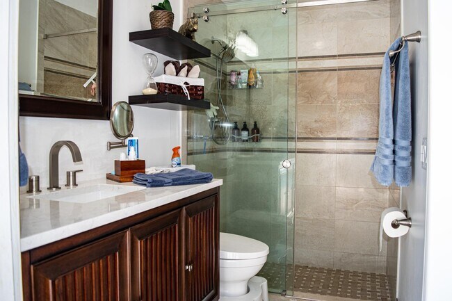 Building Photo - 5432 Sandhurst Cir S