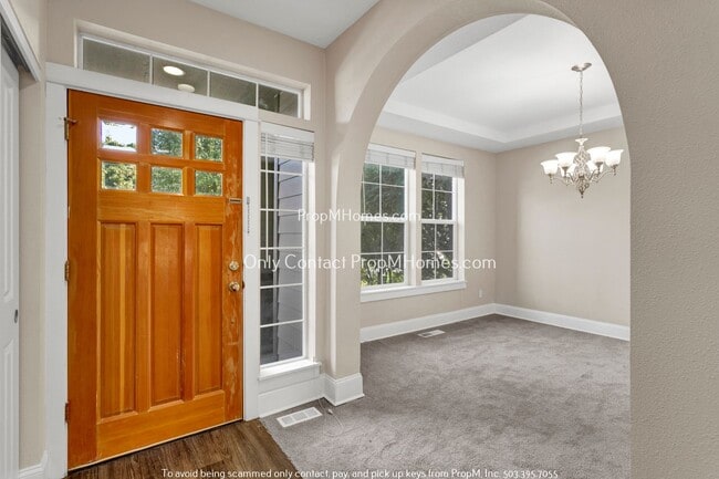 Building Photo - Beautifully Updated Home in Desirable Clackamas! + Solar
