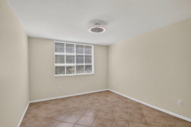 Building Photo - 107 Yacht Club Way