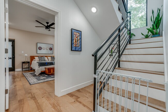 Building Photo - 211 Gibson