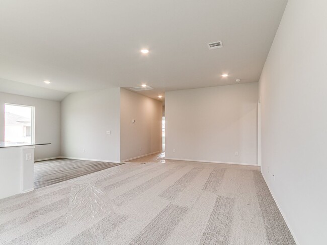 Building Photo - Charming New Home!