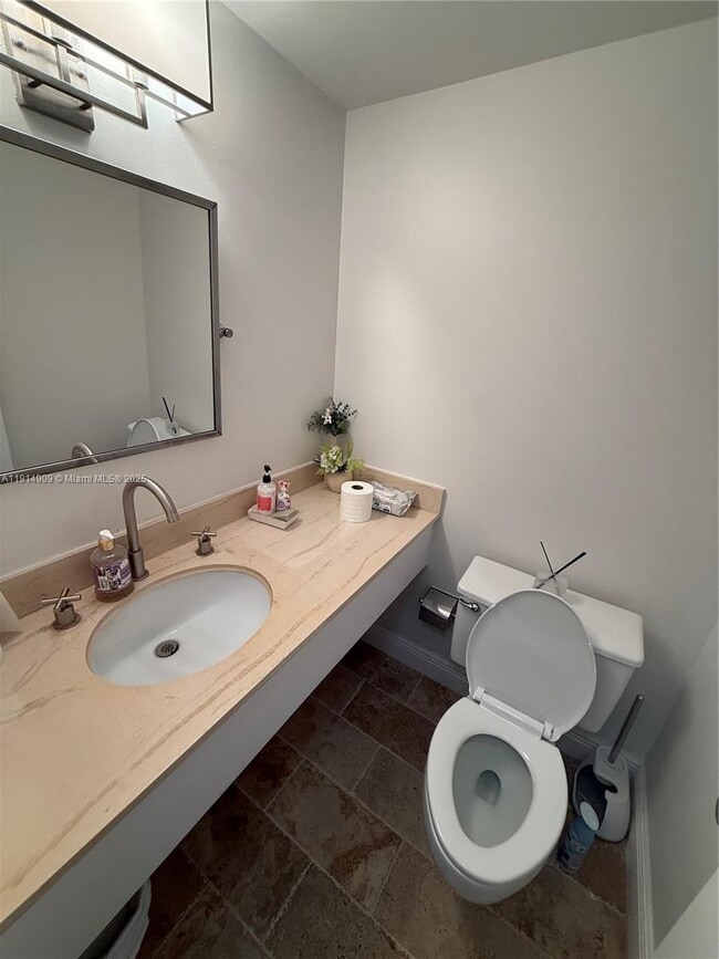 Building Photo - 1980 S Ocean Dr