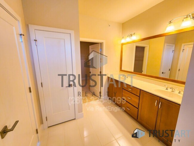 Building Photo - 3150 Parkview Walk