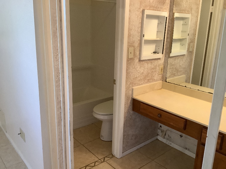 Building Photo - 109 Lake Forest Blvd