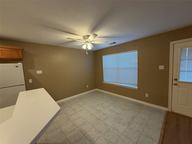 Building Photo - 9110 Prairie Trails Dr