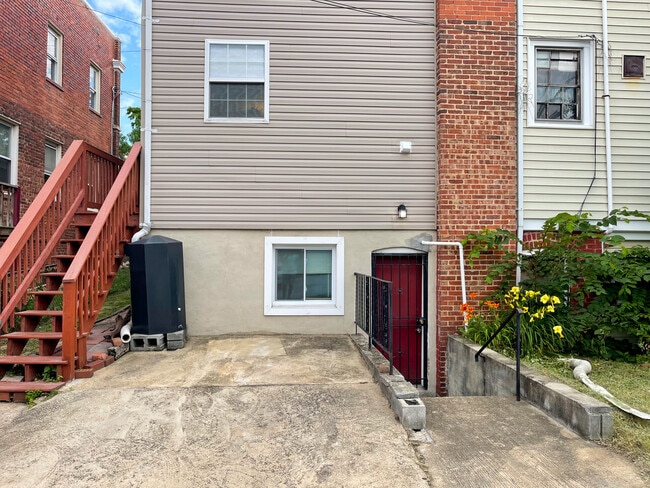 Building Photo - 524 Somerset Pl NW