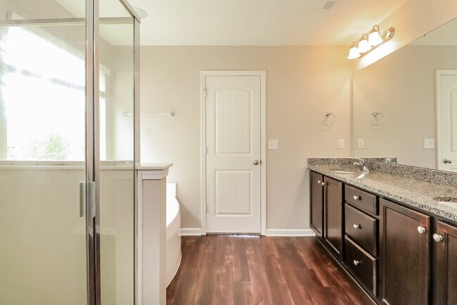 Building Photo - 516 Knothole Ln