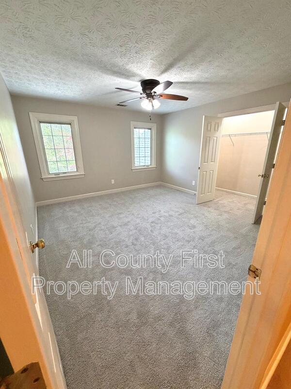 Building Photo - 2438 Kings Arms Dr