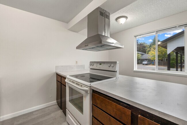 Building Photo - 325 N 29th Ave