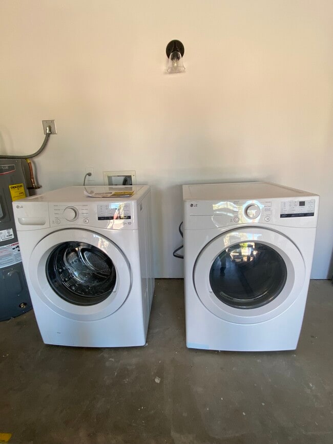 Building Photo - 14053 N Edgeworth Dr