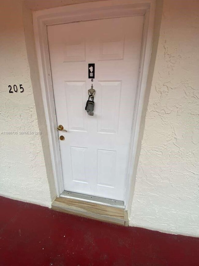 Building Photo - 4655 Palm Ave