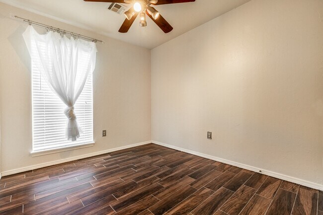 Building Photo - 1119 Polk St