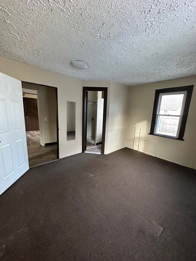 Building Photo - 42 Child St