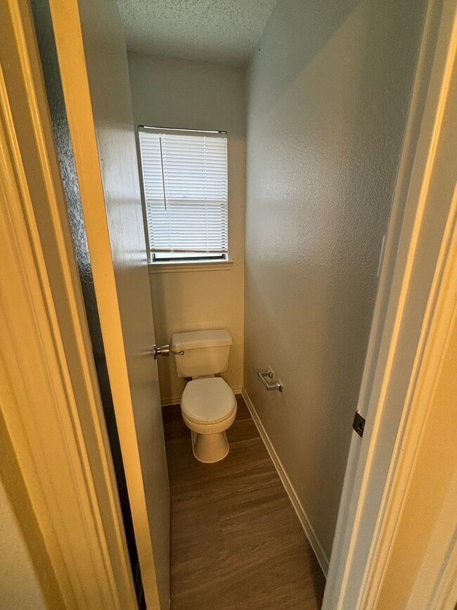 Building Photo - 3/2 in the Heart of North Austin!