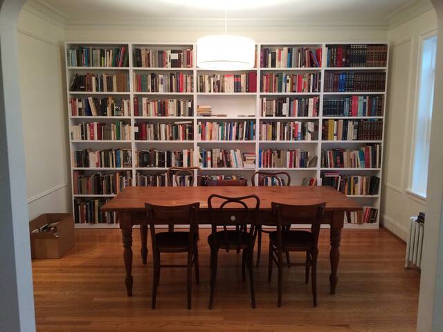 Building Photo - 1459 W Elmdale Ave