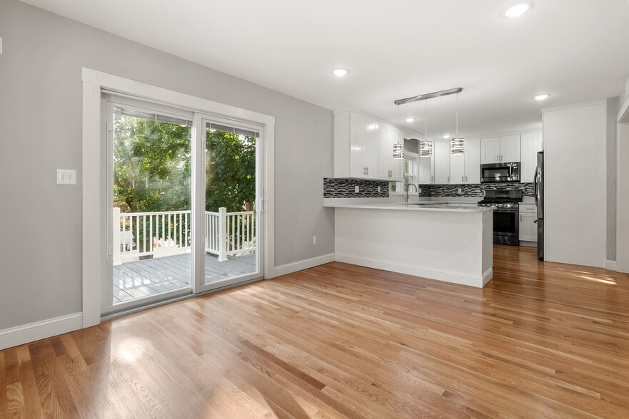Dining - 58 Otis St