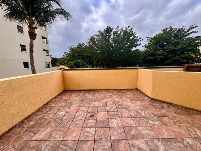 Building Photo - 4015 SE 20th Pl