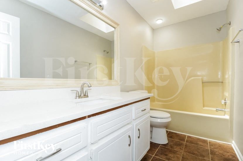 Building Photo - 4295 Hickory Point Dr