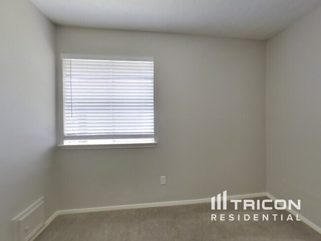 Building Photo - 4700 Greenwood Dr