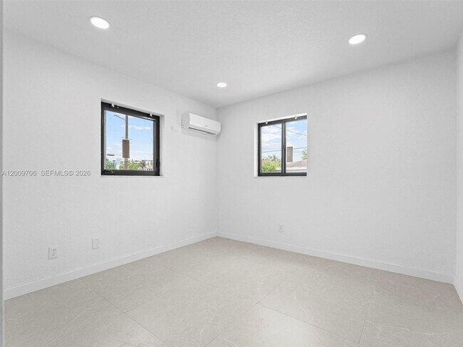 Building Photo - 1366 W 29th St