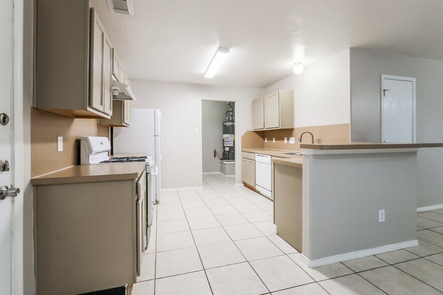 Building Photo - 21243 Linden House Ct