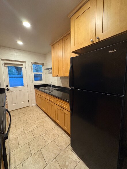 Building Photo - 931 Grand Ave