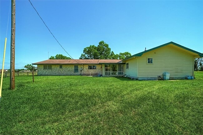 Building Photo - 801 Fm 971