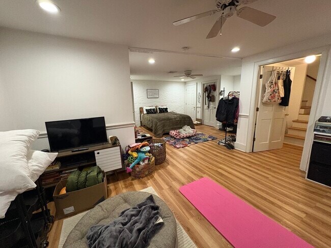 Building Photo - 25 Church St