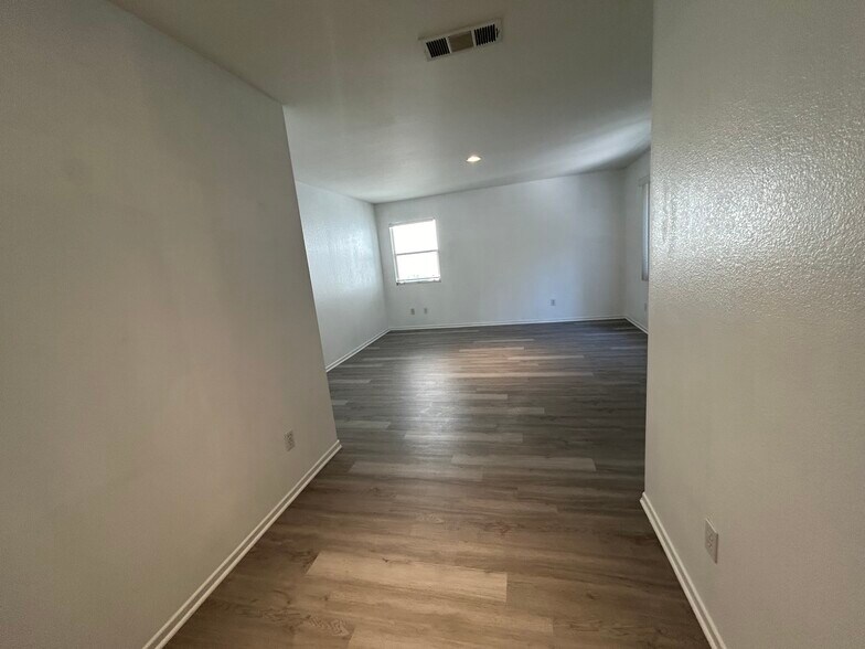 Spacious Master Bedroom - 4889 Wheelhouse Dr