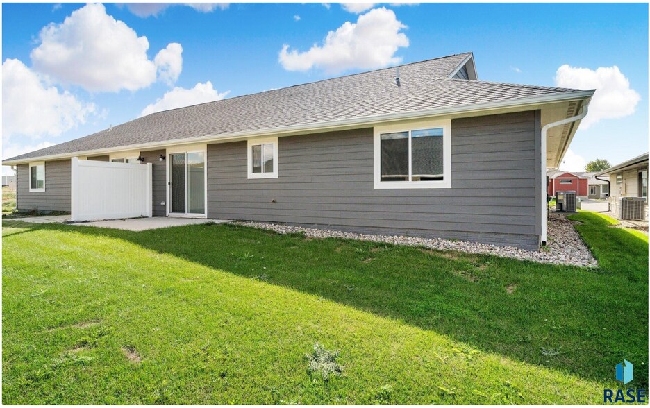 Building Photo - 4513 W 35th St N