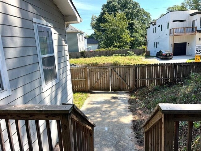 Building Photo - 566 Rockwell St SW