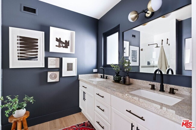 Building Photo - 4735 Degovia Ave