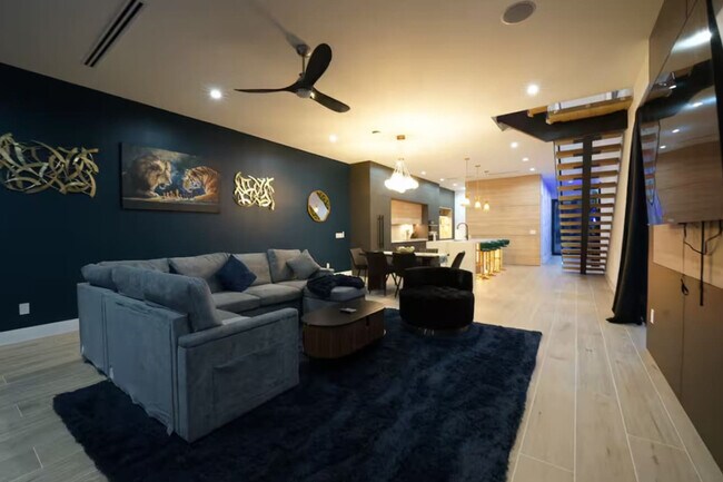 Building Photo - 1812 Miami Rd