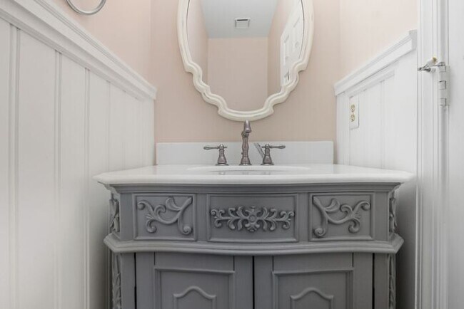 Building Photo - 15663 Viewpoint Cir